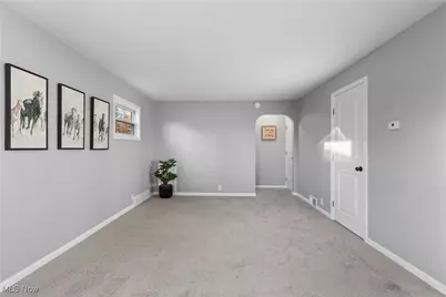 955 Iona Avenue, Akron, OH 44314 - Photo 5