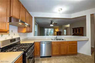 38391 Kingsbury Dr, North Ridgeville, OH 44039 - Photo 9