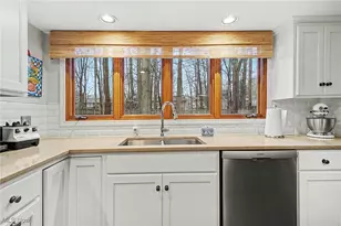 13285 S Partridge Dr, Valleyview, OH 44125 - Photo 9