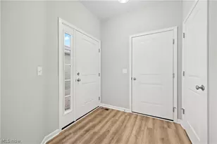 556 Eldemire Ln, Elyria, OH 44035 - Photo 3