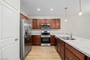 556 Eldemire Ln, Elyria, OH 44035 - Photo 11