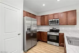 556 Eldemire Ln, Elyria, OH 44035 - Photo 13