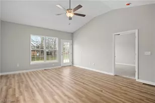 556 Eldemire Ln, Elyria, OH 44035 - Photo 7