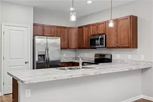 556 Eldemire Ln, Elyria, OH 44035 - Photo 11