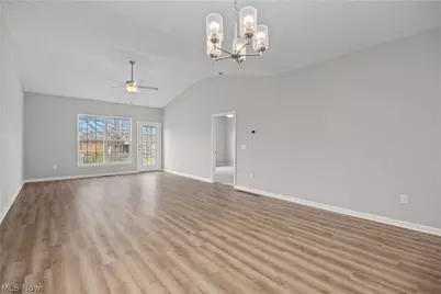 556 Eldemire Lane, Elyria, OH 44035 - Photo 5