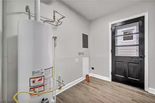 985 Clement St, Akron, OH 44306 - Photo 27