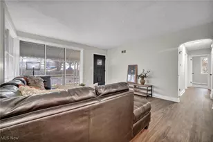 985 Clement St, Akron, OH 44306 - Photo 7