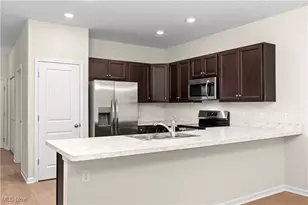 208 Alexander Dr, Elyria, OH 44035 - Photo 15