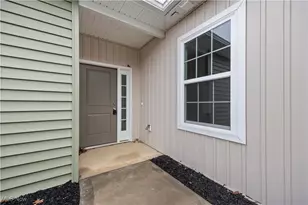 208 Alexander Dr, Elyria, OH 44035 - Photo 3