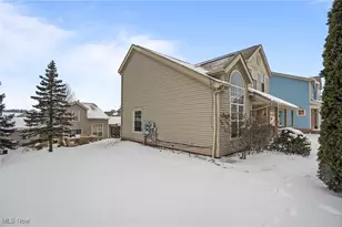 8690 Foxwood Cir, Macedonia, OH 44056 - Photo 21