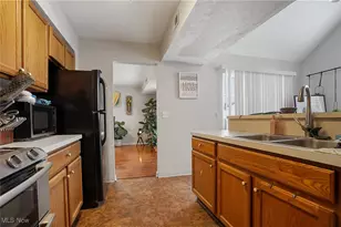 8690 Foxwood Cir, Macedonia, OH 44056 - Photo 13