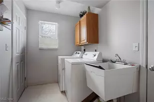 8690 Foxwood Cir, Macedonia, OH 44056 - Photo 15