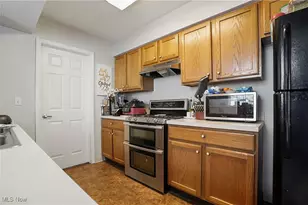 8690 Foxwood Cir, Macedonia, OH 44056 - Photo 11