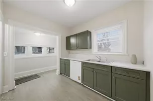 225 Cranz Pl, Akron, OH 44310 - Photo 7