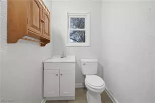 225 Cranz Pl, Akron, OH 44310 - Photo 9