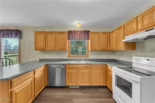 2080 Marwood Cir, Alliance, OH 44601 - Photo 9