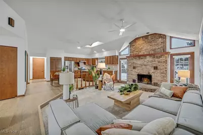 2775 Oakview Circle, Grandview Heights, OH 44147 - Photo 5