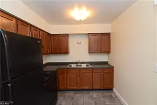 4498 Washington Square Dr, Austintown, OH 44515 - Photo 3