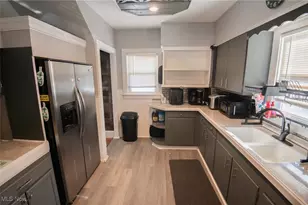 151 Regent St, Campbell, OH 44405 - Photo 5