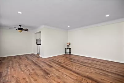 3325 Commonwealth Drive, Parma, OH 44134 - Photo 5