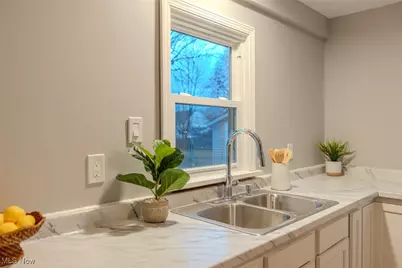 2028 Saint Elmo Avenue NE, Canton, OH 44714 - Photo 11