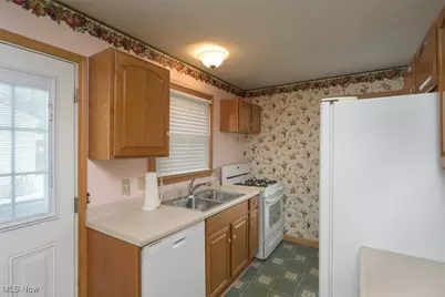 868 Saul Drive, Hubbard, OH 44425 - Photo 13