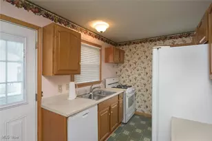 868 Saul Dr, Hubbard, OH 44425 - Photo 13