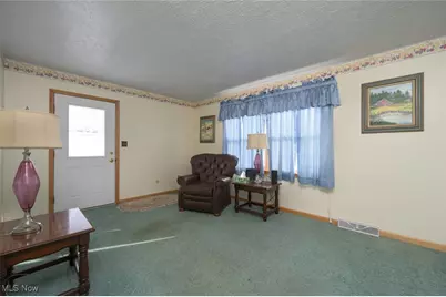 868 Saul Drive, Hubbard, OH 44425 - Photo 9