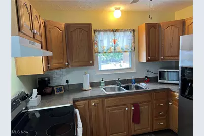 418 Carol Lane, Elyria, OH 44035 - Photo 3