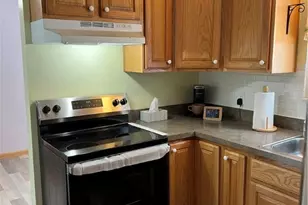 418 Carol Ln, Elyria, OH 44035 - Photo 3