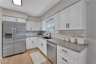 2139 Cranbrook Dr, Youngstown, OH 44511 - Photo 13