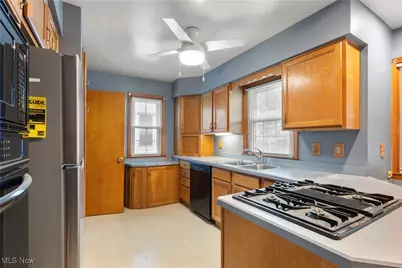 25031 Glenbrook Boulevard, Euclid, OH 44117 - Photo 11