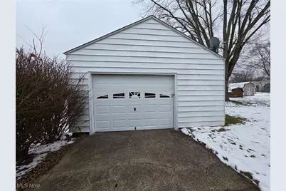 576 23rd Street NW, Massillon, OH 44647 - Photo 3