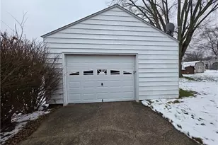 576 23rd St NW, Massillon, OH 44647 - Photo 3