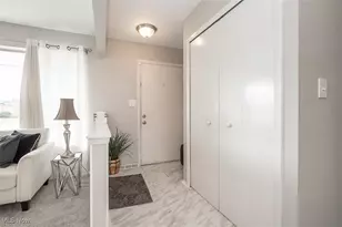 6031 Sunset Dr, Huber Heights, OH 44146 - Photo 3