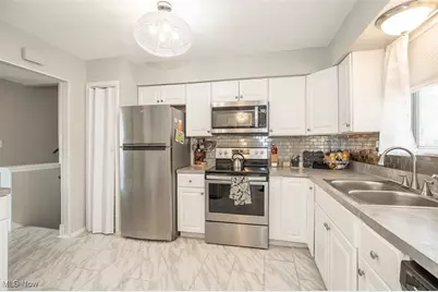 6031 Sunset Drive, Huber Heights, OH 44146 - Photo 9