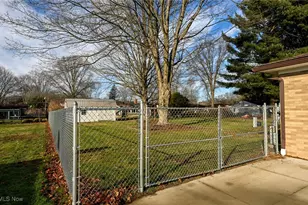 5042 Laddie Dr, New Franklin, OH 44319 - Photo 7