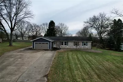 5648 Vantage Hill Avenue NW, Massillon, OH 44646 - Photo 1