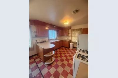 435 Blossom Avenue, Campbell, OH 44405 - Photo 7