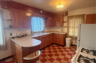 435 Blossom Ave, Campbell, OH 44405 - Photo 7