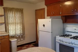 435 Blossom Ave, Campbell, OH 44405 - Photo 9