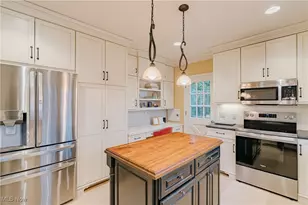 305 Hampshire Rd, Akron, OH 44313 - Photo 17