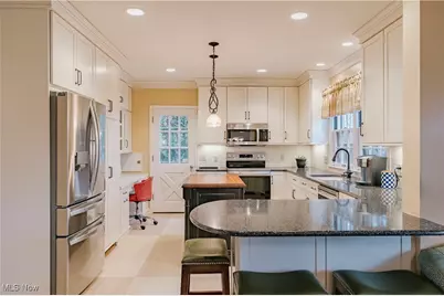 305 Hampshire Road, Akron, OH 44313 - Photo 15