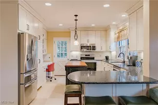 305 Hampshire Rd, Akron, OH 44313 - Photo 15