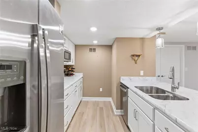 1390 Silverdale Circle, Twinsburg, OH 44087 - Photo 33