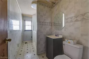 326 Indiana Ave, Lorain, OH 44052 - Photo 17