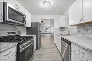 127 Blackburn St, Campbell, OH 44405 - Photo 11