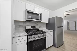 127 Blackburn St, Campbell, OH 44405 - Photo 7