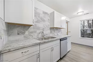 127 Blackburn St, Campbell, OH 44405 - Photo 9