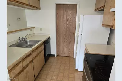 1100 Tollis Parkway #202, Grandview Heights, OH 44147 - Photo 9